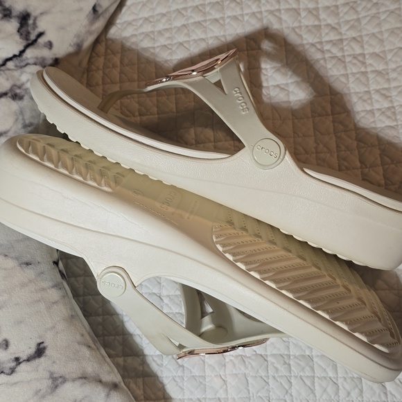 Crocs Sanrah Liquid Metallic Wedge Flip Sandal - Picture 6 of 9